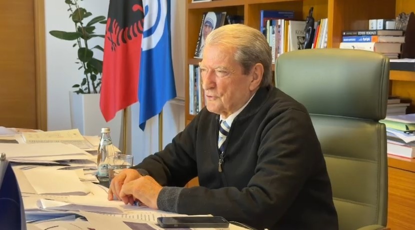 Protesta e 10 shkurtit, Berisha paralajmëron: Do qëndrojmë në shesh deri në largimin e qeverisë