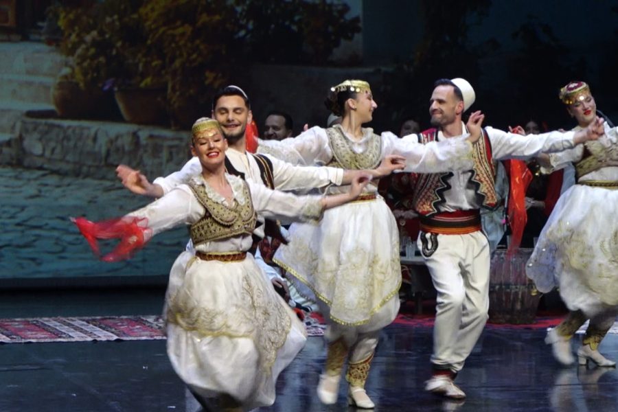 “Ku ka si Tirona”, ansambli sjell traditat dhe ngjyrat e folklorit me këngë e valle