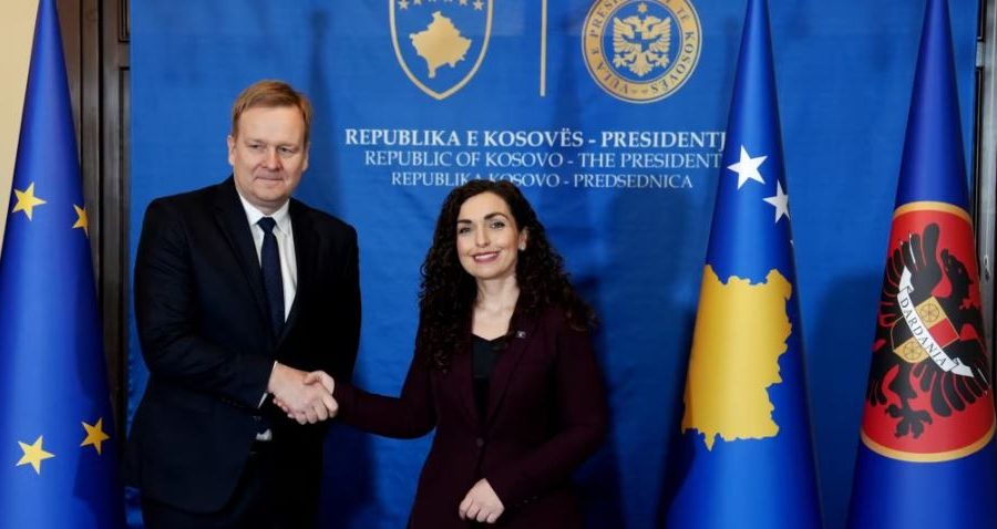 Sorensen në Prishtinë: Do të sigurohemi që Kosova e Serbia të zhvillojnë bisedime