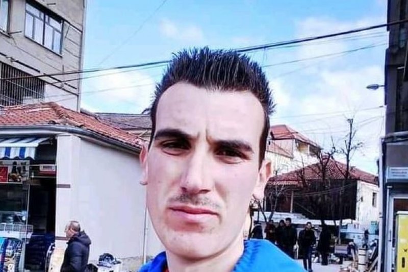 Lirohen tre të dyshuarit për vrasjen e Martinit Çeços  shpërthen në lot babai