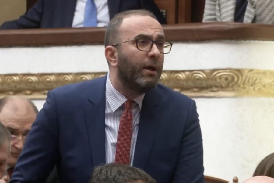 Bardhi në Kuvend: Pse nuk është Rama në Davos të firmosë si Vjosa Osmani