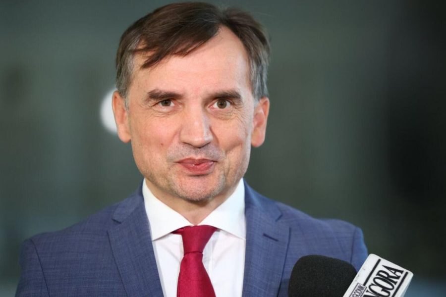 Hungaria i jep azil ish-ministrit polak mes hetimit për abuzim me pushtetin
