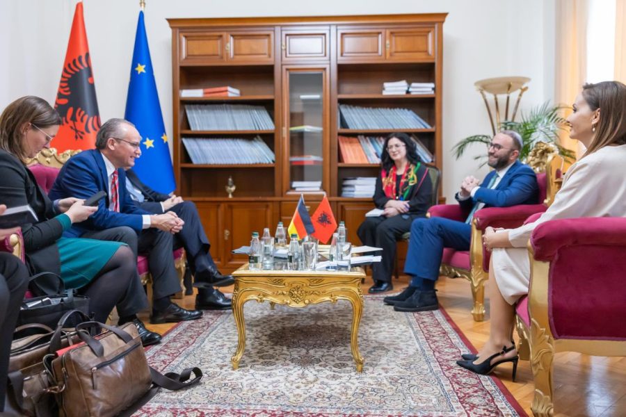 Bardhi takon ministrin gjerman për Europën: Jetike për Shqipërinë lufta ndaj korrupsionit 