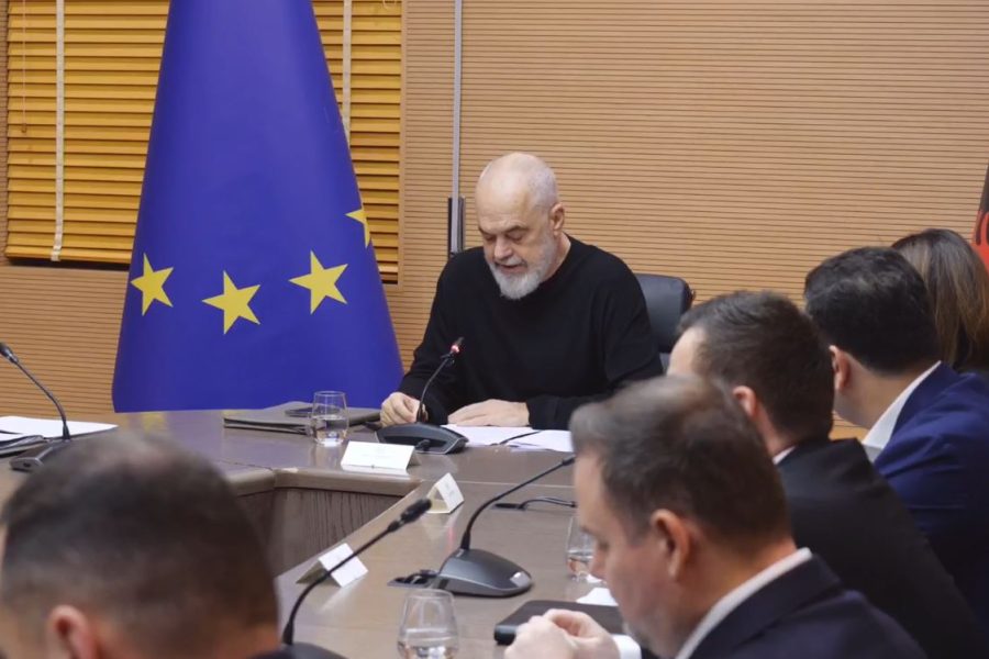 Rama: Të dëmtuarve do t’u qëndrojmë pranë me dinjitet shtetëror për banesat dhe gjënë e gjallë