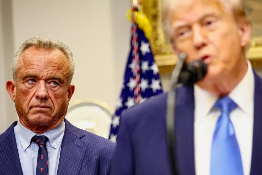 Trump ndryshon kalendarin e vaksinave për fëmijët, ekspertët paralajmërojnë rrezik