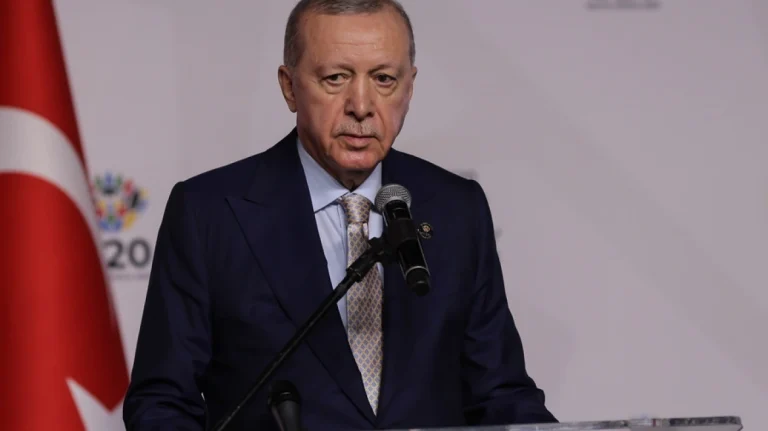 Turqia kërkon heqjen e kufizimeve në tregtinë e armëve