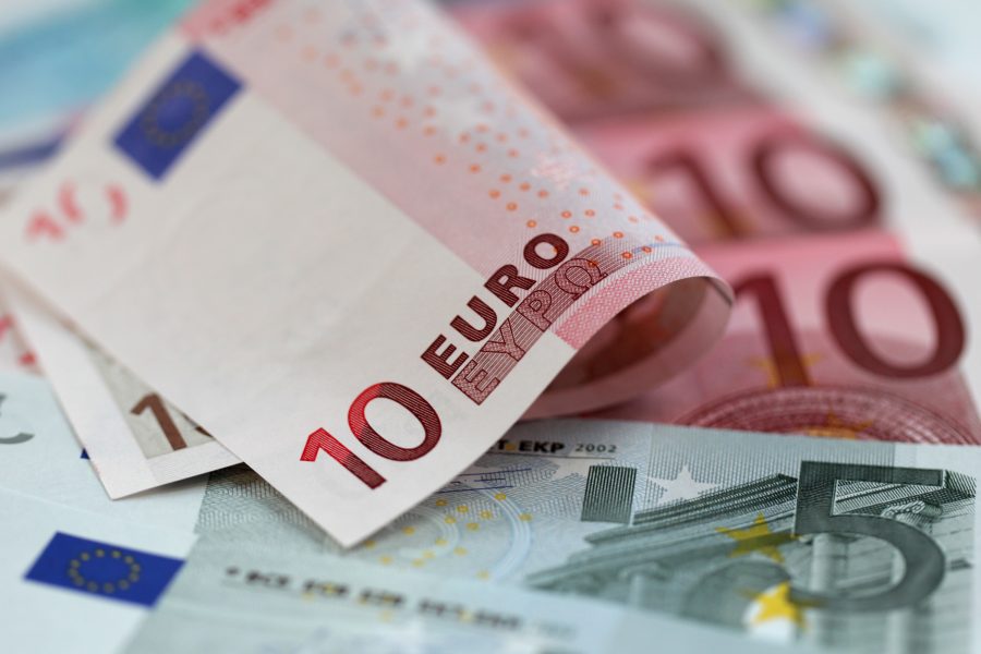 Forcimi i lekut, Banka e Shqipërisë blen 826 milionë euro