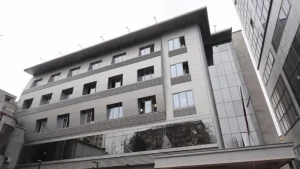 Vala e të nxehtit në Shqipëri, Ministria e Shëndetësisë nxjerr masat për qytetarët: Ja çfarë duhet të bëni