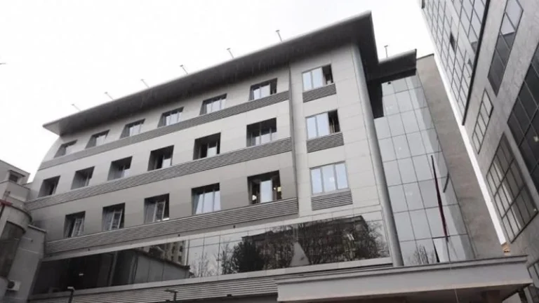 Vala e të nxehtit në Shqipëri, Ministria e Shëndetësisë nxjerr masat për qytetarët: Ja çfarë duhet të bëni