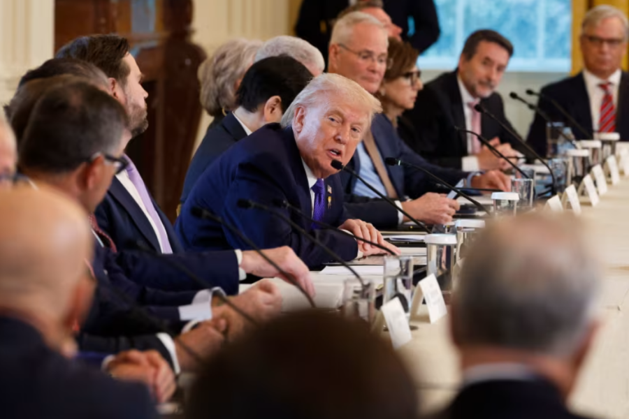 Takimi i Trump me drejtuesit e kompanive të naftës për Venezuelën, pa rezultat