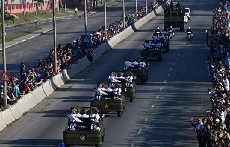 U vranë gjatë sulmeve amerikane në Venezuelë, trupat e 32 ushtarëve mbërrijnë në Kubë