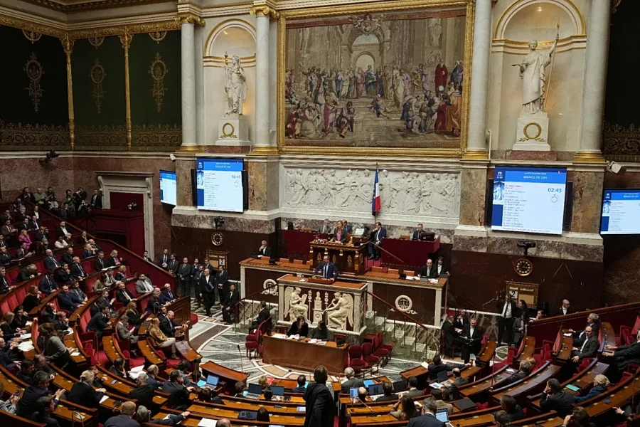 Franca e rikthen në diskutim vdekjen e asistuar pas refuzimit nga Senati