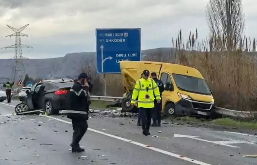 Aksident i trefishtë në Ishull-Lezhë, plagosen dy persona