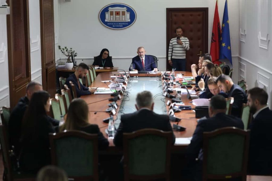 Pezullimi i funksionarëve publik/ Zbardhet projektligji për ndryshimin e nenit 242 në Kodin e Procedurës Penale