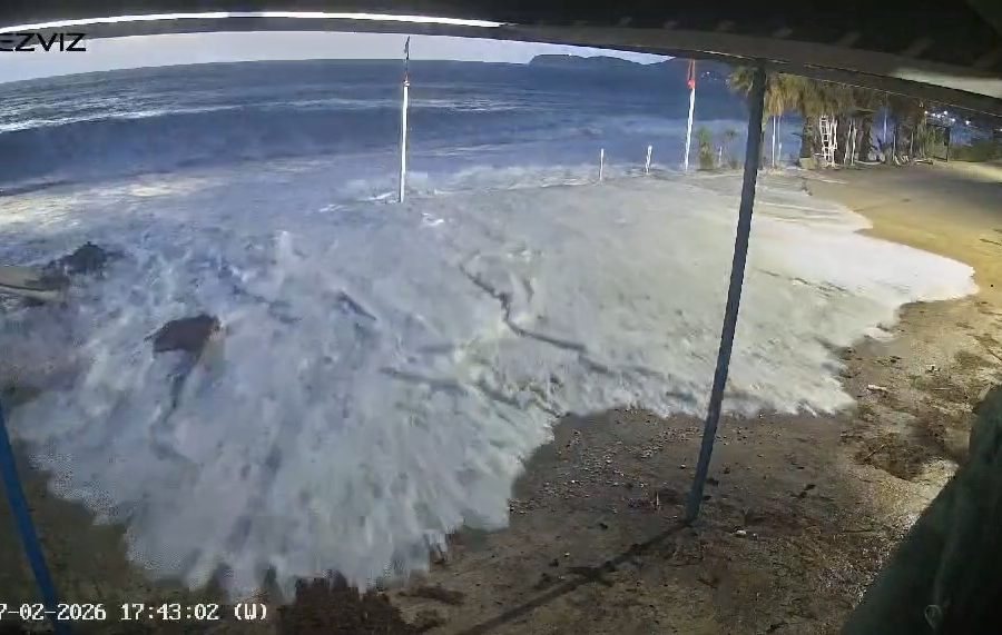 VIDEO/ Deti i tërbuar në Borsh, baticat arrijnë deri te hotelet