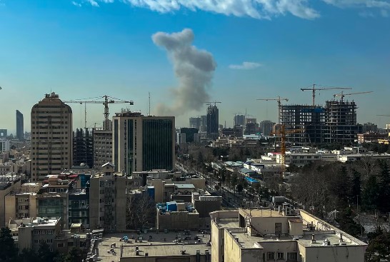 Izraeli dhe SHBA nisin një sulm ndaj Iranit, shpallet gjendje e jashtëzakonshme në të gjithë vendin