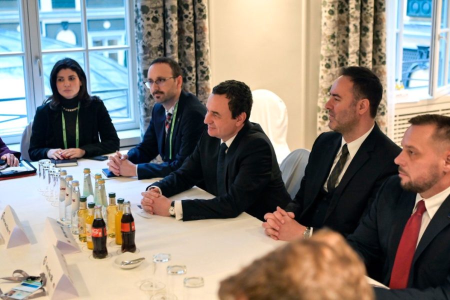 Kurti takim me delegacionin amerikan, diskutohet anëtarësimi në BE dhe marrëdhënia me Serbinë