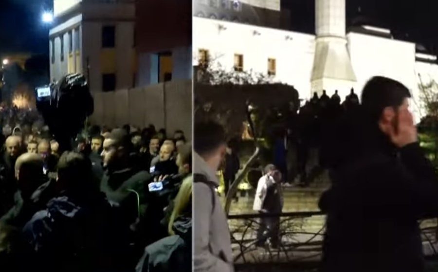 Besimtarët largohen nga xhamia, Berisha: Zoti ua pranoftë agjërimin dhe protestën të gjithë shqiptarëve!
