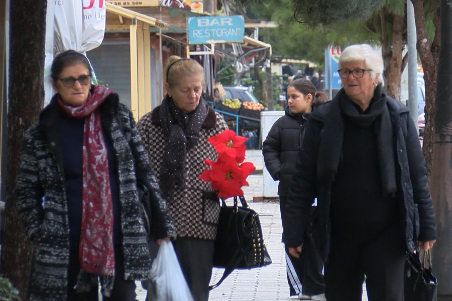 Emigrimi boshatis Orikumin, pensionistët mbajnë gjallë komunitetin