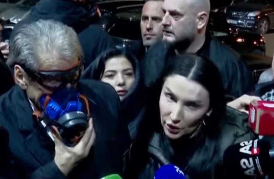 Berisha me kandidaten për deputete: E kanë gjuajtur me plumb gome! Demokratja: Më qëlluan nga Kryeministria