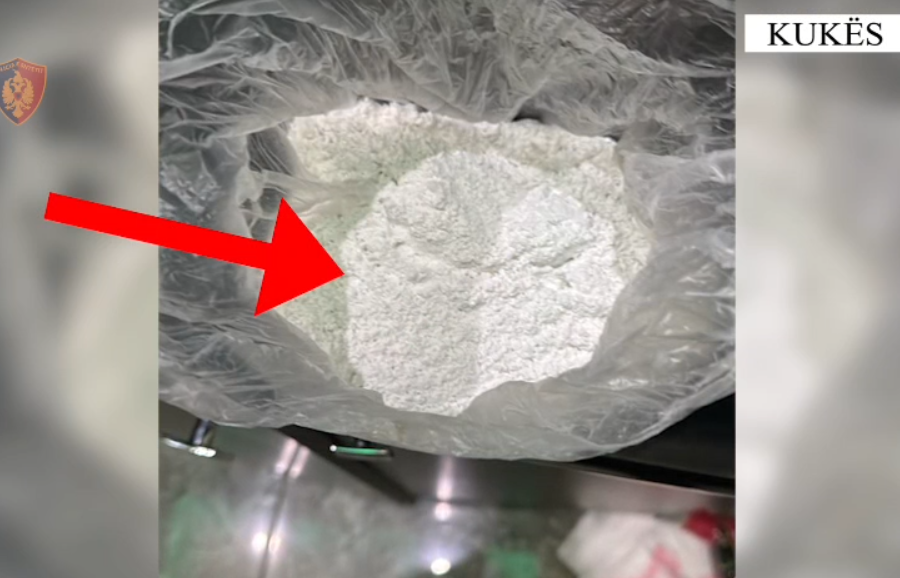 VIDEO/ Sekuestrohet kokainë në një lokal në Kukës, arrestohet pronari dhe dy të rinj