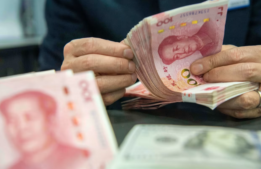 Si po e shfrytëzon Kina pasigurinë e dollarit për të rritur ndikimin e saj global