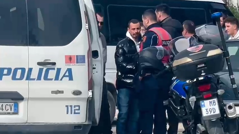 Konfliktohen të rinjtë në Vlorë, parandalohet përshkallëzimi i ngjarjes nga ndërhyrja e policisë