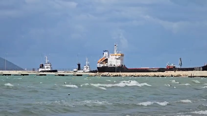 Përkeqësimi i motit në Gjirin e Vlorës, ndalohet lundrimi i mjeteve të vogla