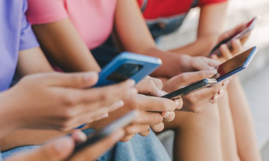 Sllovenia shqyrton ndalimin e rrjeteve sociale për fëmijët nën 15 vjeç