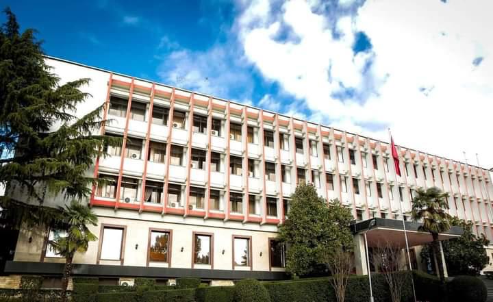 SHBA dhe Izraeli sulmojnë Iranin, Ministria e Jashtme thirrje shqiptarëve në Iran: Tregoni kujdes të shtuar