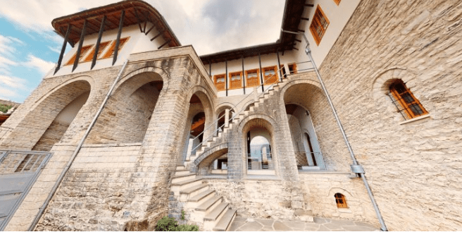 Muzeu Kadare në Gjirokastër, atraksion kulturor për vizitorët vendas dhe të huaj