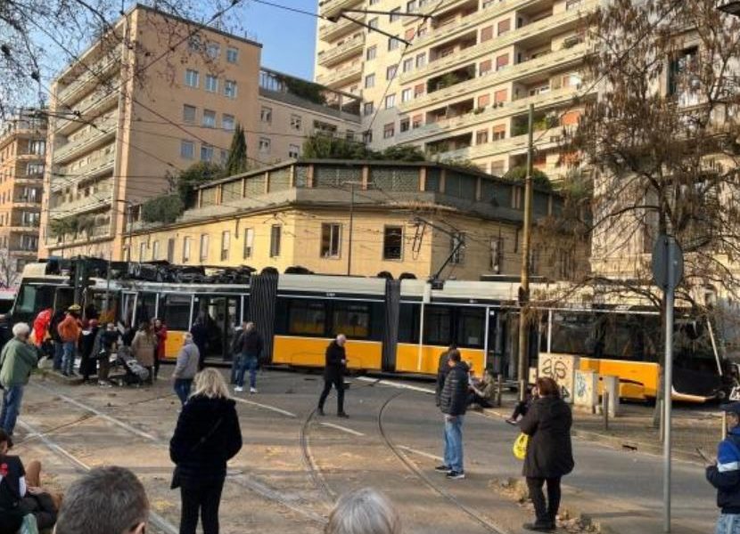 Dy viktima dhe 39 të plagosur, momenti kur tramvaji del nga shinat dhe përplaset me ndërtesën në Milano