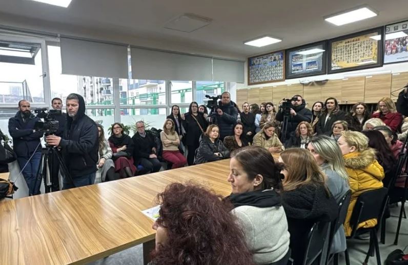 Dhuna në shkollën “Pavarësia” në Prishtinë, mësuesit në grevë, kërkojnë veprime institucionale