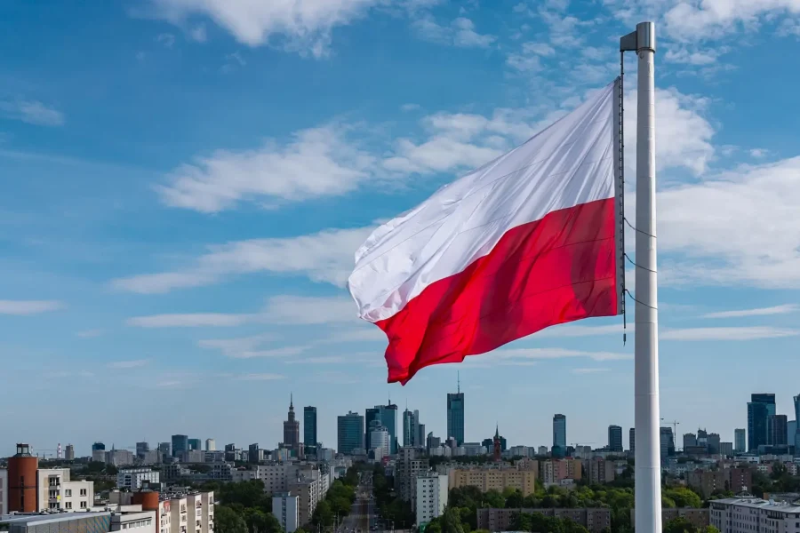 Polonia thirrje qytetarëve të saj të largohen nga Irani, Izraeli dhe Libani: Rreziku i përshkallëzimit është i lartë