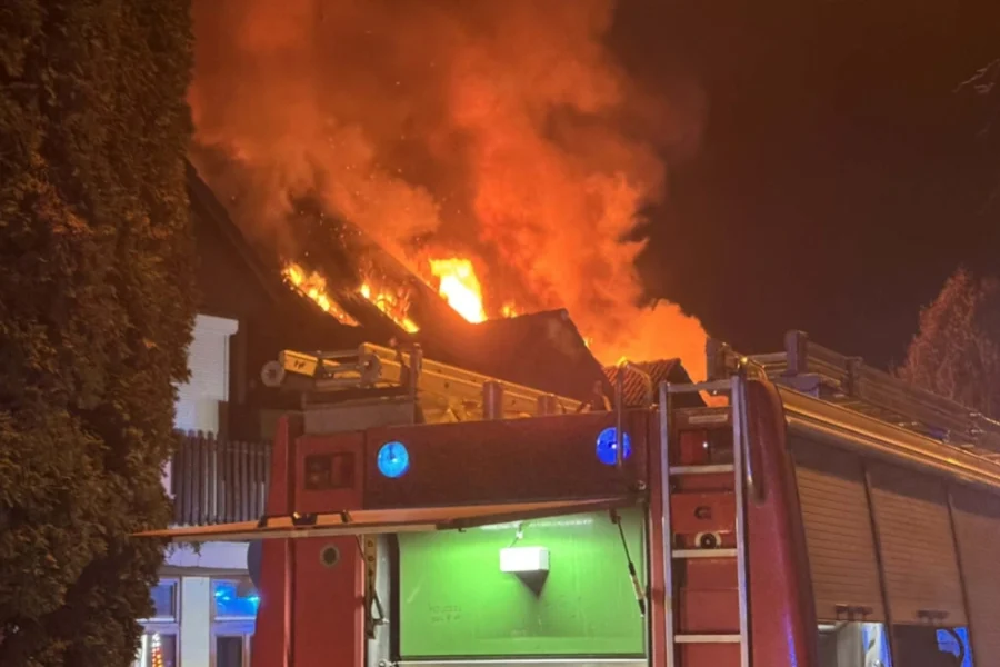 Zjarri shkrumbon një ndërtesë dykatëshe në Budapest, tre viktima dhe disa të plagosur