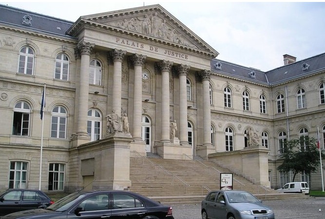 USB-ja i nxori zbuluar sekretet, mësuesi francez akuzohet për dhjetëra abuzime të të miturve në disa shtete