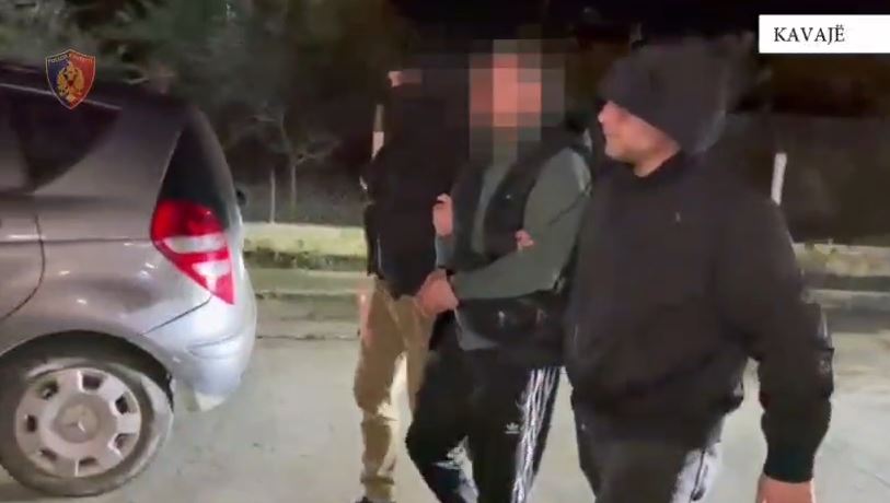 Vrau me thikë 48-vjeçarin në Kavajë për vendin e parkimit, arrestohet autori (EMRI)