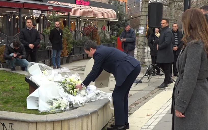 Homazhe Arben Xheladinit dhe Mon Balajt, Kurti: 232 plumba, 8 sekonda pas gazit