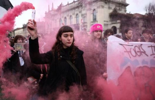 Lojërat Olimpike Dimërore: Protesta në Milano kundër pranisë së agjentëve të ICE-së