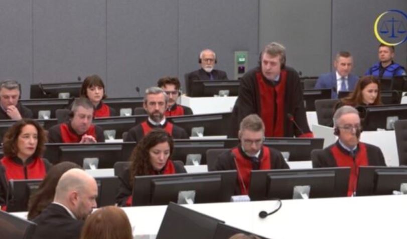 “100 njerëz janë vrarë në kampet e UÇK”, Prokuroria lexon deklaratat përmbyllëse për Thaçin dhe të tjerët