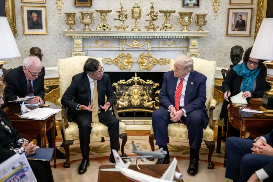 Trump takohet me presidentin e Kolumbisë, Shtëpia e Bardhë ndan pamje nga Zyra Ovale 