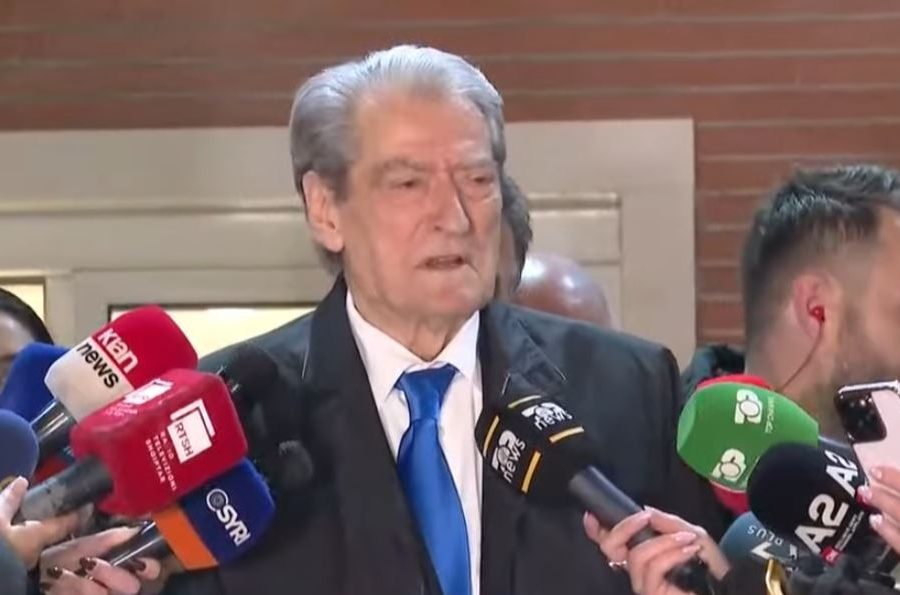 Berisha flet pas tensioneve nga selia e PD, njofton datën e protestës së radhës