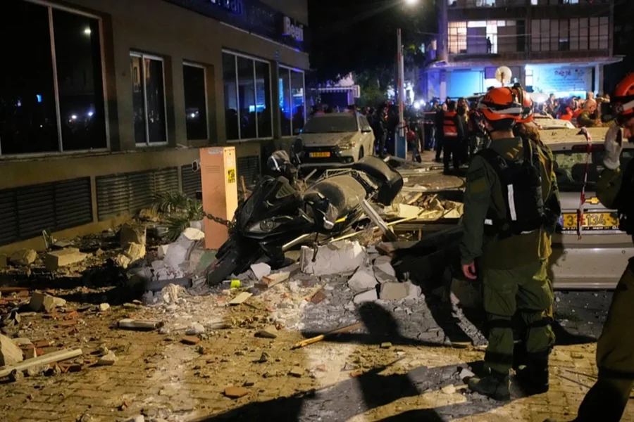 Hakmarrja e Tehrani/ Irani godet me raketa të avancuara Izraelin, vriten dy persona