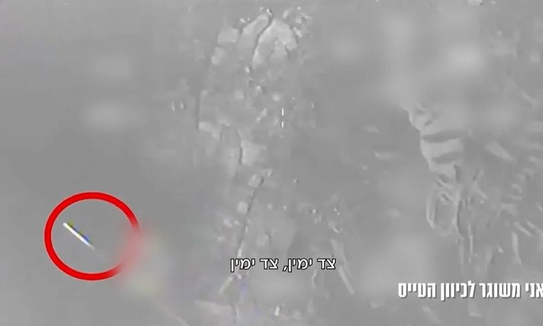 VIDEO/ Momenti kur piloti luftarak izraelit shmang një raketë mbi Iran