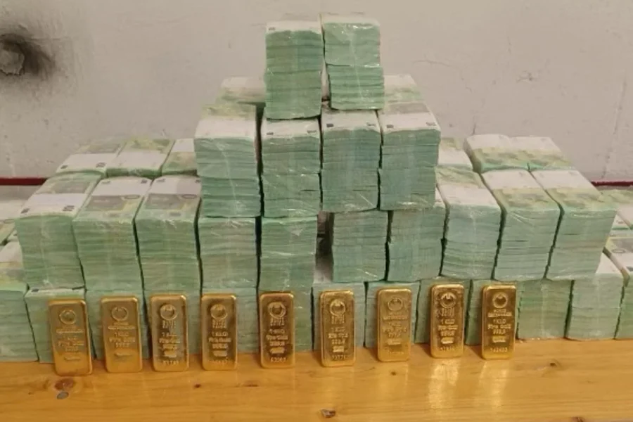Ukraina nis veprime ligjore për rikuperimin e 40 milionë dollarëve dhe arit të sekuestruar nga Hungaria