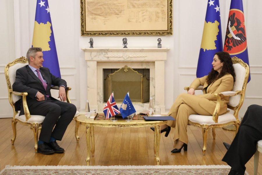 Ambasadori britanik takim me Osmanin: Urgjente që Kosova t’i kthehet stabilitetit politik