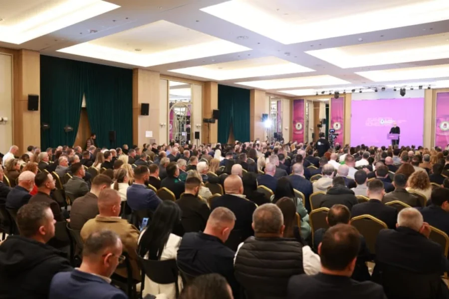 Rama ndryshon drejtuesit politikë, lëvizjet e reja në qarqe