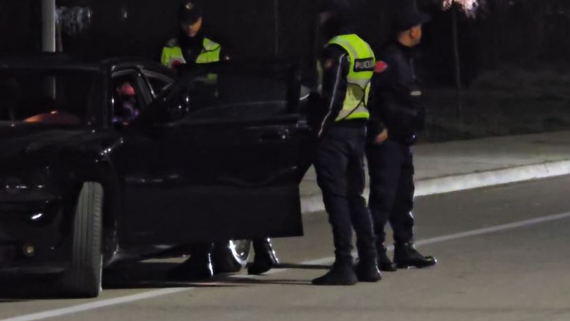 Policia dhe FNSH kontrolle të befasishme në hyrje-dalje të qytetit të Vlorës