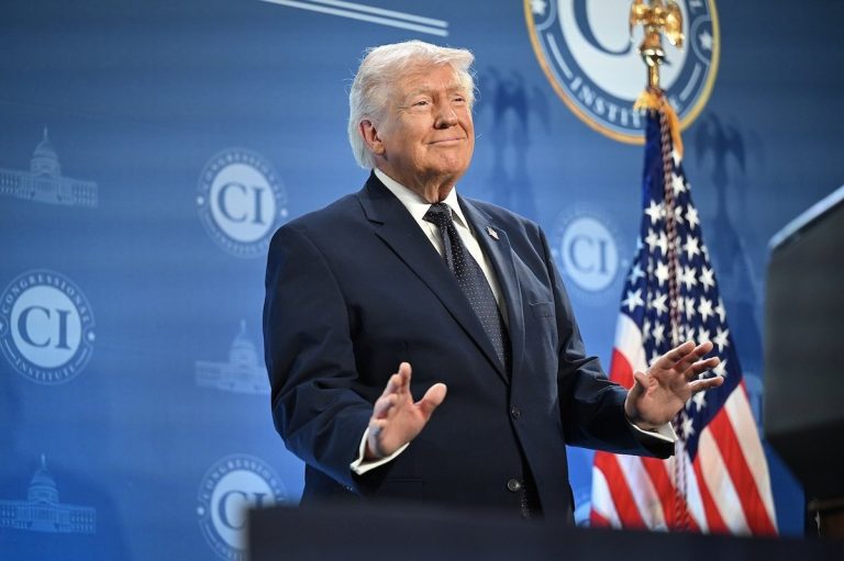 Donald Trump, raportohet se t’i japë trofeun e kampionit fituesit të Kupës së Botës