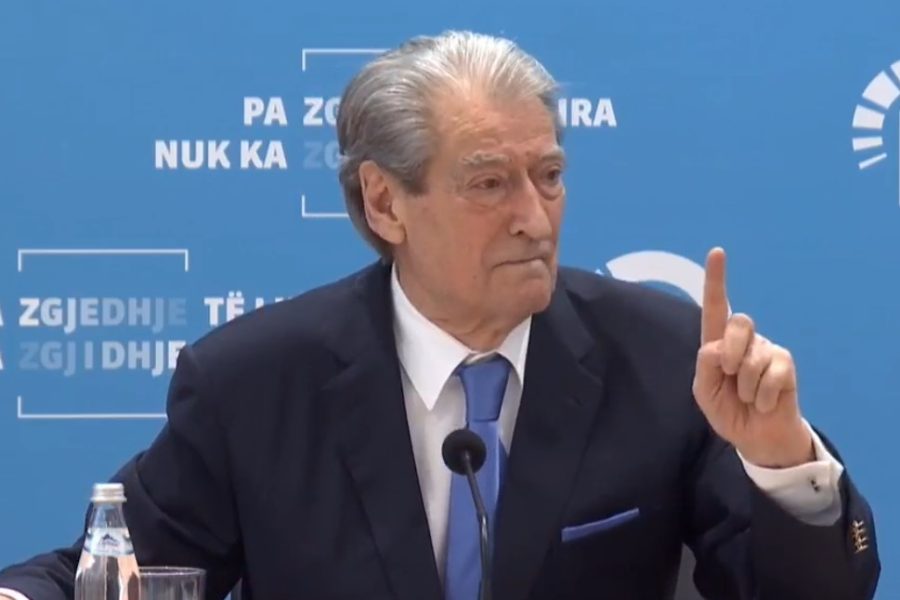 Berisha tryezë pune me ekspertë dhe pedagogë, uron 7 Marsin